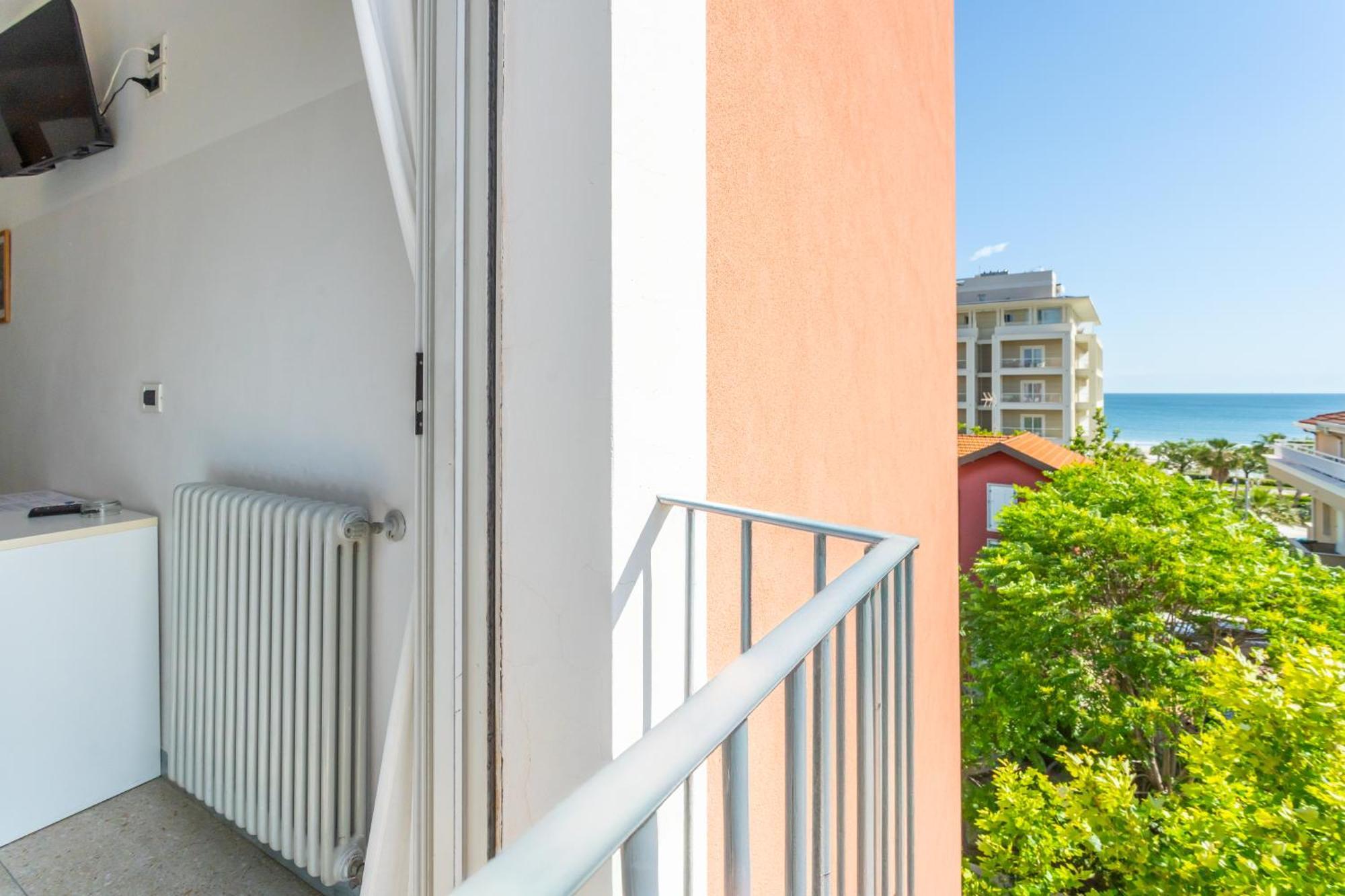 Hotel Selene - Vista Mare Riccione Exterior foto